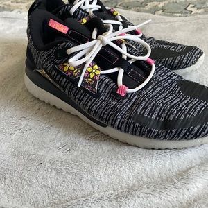 Woman’s size 10 Nike sneakers